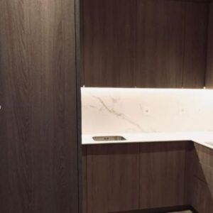 COCINA MADERA OSCURA
